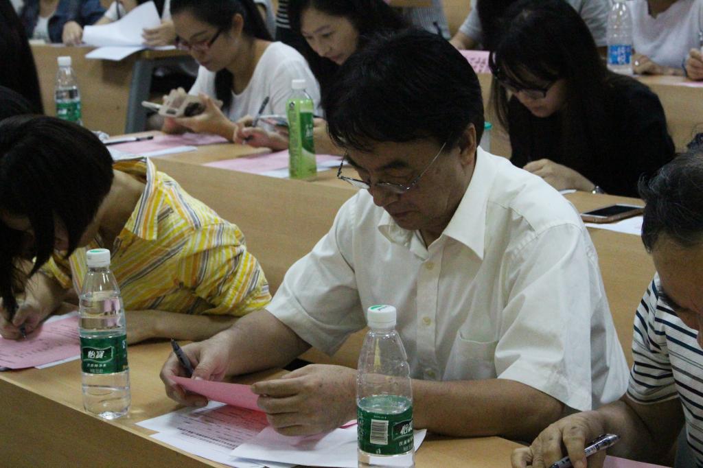 诚毅学院副院长、人文科学系主任朱宝荣教授出席大会